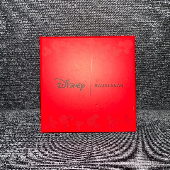 ✨🆕 Disney Christmas Wreath Baublebar Earrings - Picture 3 of 3